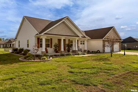 304 Eric Dr, Herrin, IL 62948