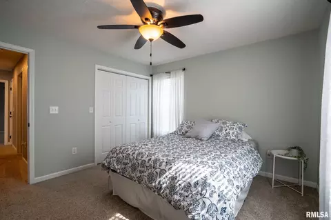 Bedroom - 304 Eric Dr, Herrin, IL 62948 photo 2 of 4