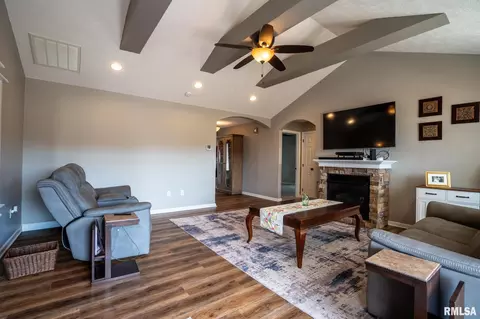 Other - 304 Eric Dr, Herrin, IL 62948 photo 3 of 11