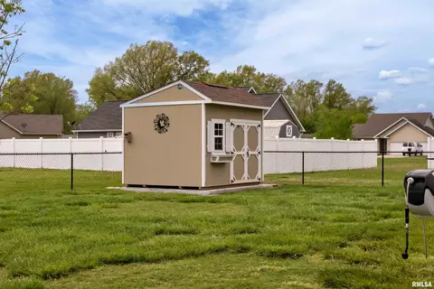 Other - 304 Eric Dr, Herrin, IL 62948 photo 10 of 11