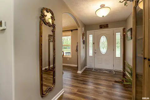 Entry Way - 304 Eric Dr, Herrin, IL 62948 photo 1 of 2
