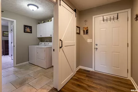 Entry Way - 304 Eric Dr, Herrin, IL 62948 photo 2 of 2