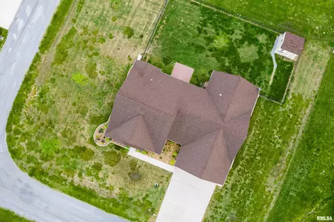View/Area - 304 Eric Dr, Herrin, IL 62948 photo 2 of 2