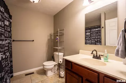 Bath - 304 Eric Dr, Herrin, IL 62948 photo 5 of 5