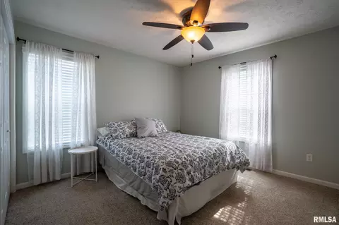Bedroom - 304 Eric Dr, Herrin, IL 62948 photo 3 of 4