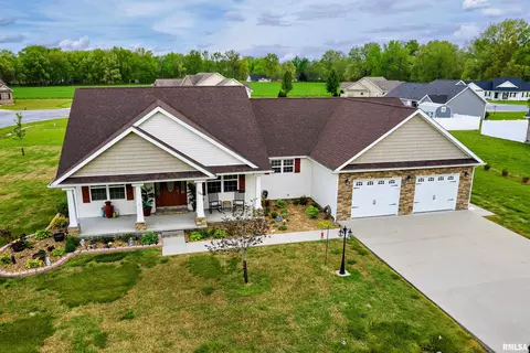 Exterior - 304 Eric Dr, Herrin, IL 62948 photo 4 of 4