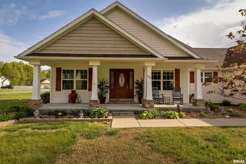 Exterior - 304 Eric Dr, Herrin, IL 62948 photo 3 of 4