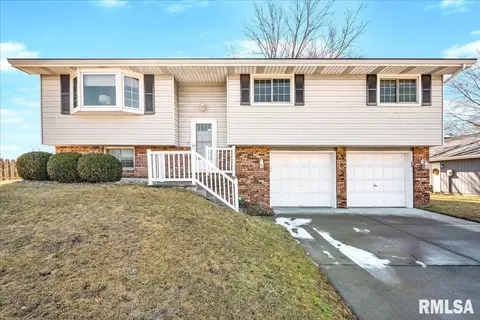 3632 W Bennington Ct, Peoria, IL 61615