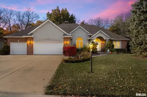 5401 W Stonebridge Ct, Peoria, IL 61615