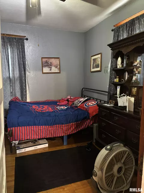 Bedroom - 506 Elm St, Canton, IL 61520 photo 1 of 4