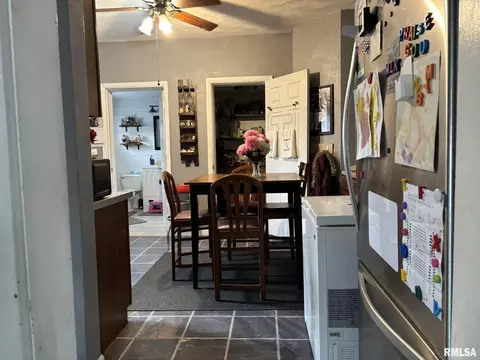 Entry Way - 506 Elm St, Canton, IL 61520 photo 2 of 6
