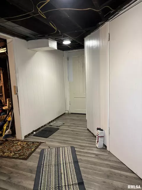 Entry Way - 506 Elm St, Canton, IL 61520 photo 6 of 6