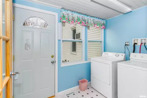 102 S Eastern Ave, Minier, IL 61759 photo 22