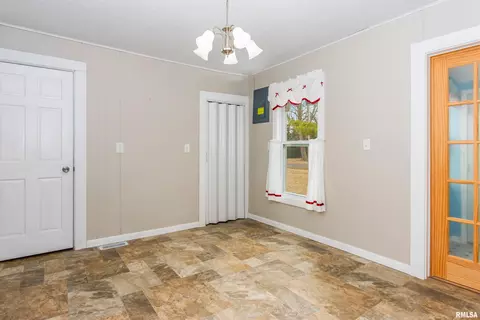 102 S Eastern Ave, Minier, IL 61759 photo 21