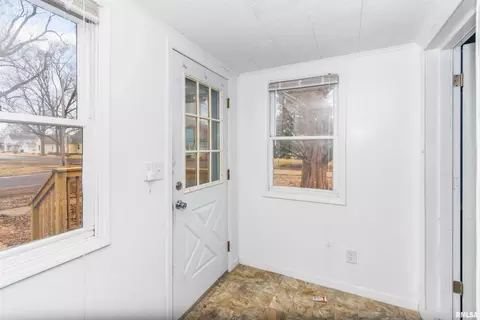 102 S Eastern Ave, Minier, IL 61759 photo 5