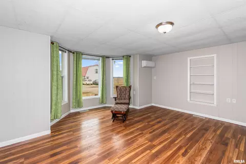 102 S Eastern Ave, Minier, IL 61759 photo 8