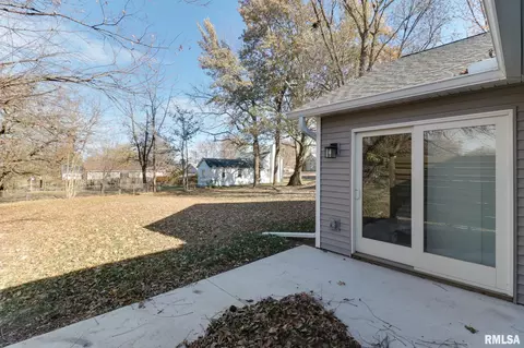 Exterior - 607 E 2nd St, Delavan, IL 61734 photo 2 of 6