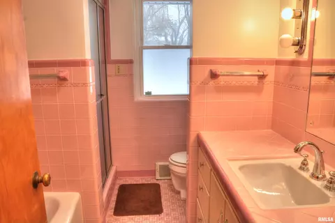 Bath - 305 N Ward St, Macomb, IL 61455 photo 1 of 2