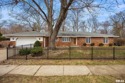 85 Hickory Ridge Ct, Morton, IL 61550