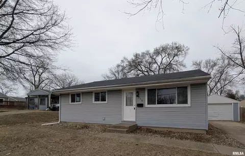 915 Lincoln Rd, Marquette Heights, IL 61554