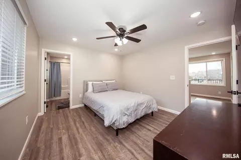 Bedroom - 12147 Pebble Point Rd, Marion, IL 62959 photo 2 of 11