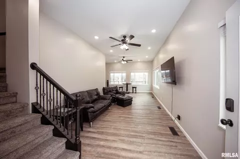 Entry Way - 12147 Pebble Point Rd, Marion, IL 62959 photo 1 of 8