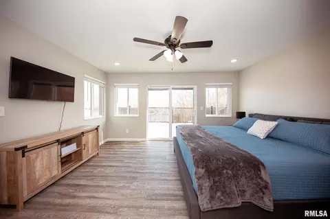 Bedroom - 12147 Pebble Point Rd, Marion, IL 62959 photo 6 of 11