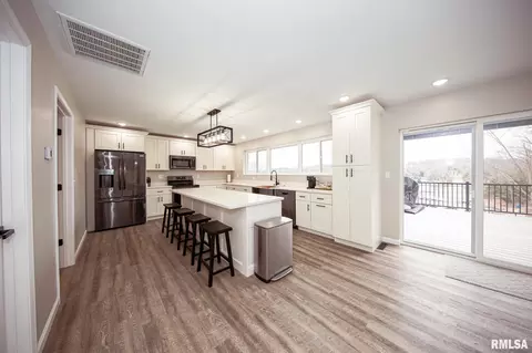 Kitchen - 12147 Pebble Point Rd, Marion, IL 62959 photo 1 of 8