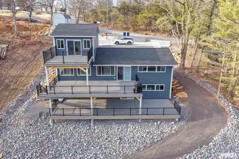 12147 Pebble Point Rd, Marion, IL 62959