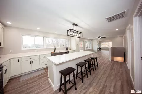 Kitchen - 12147 Pebble Point Rd, Marion, IL 62959 photo 2 of 8