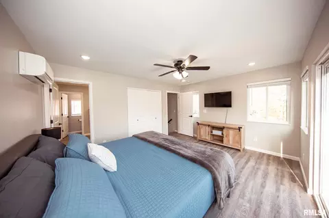 Bedroom - 12147 Pebble Point Rd, Marion, IL 62959 photo 5 of 11
