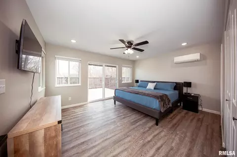 Bedroom - 12147 Pebble Point Rd, Marion, IL 62959 photo 3 of 11