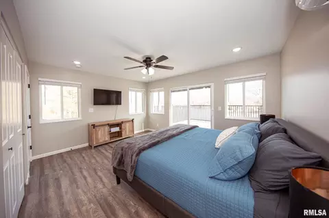 Bedroom - 12147 Pebble Point Rd, Marion, IL 62959 photo 7 of 11