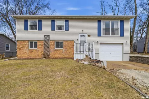 210 Blossom Ter, Washington, IL 61571