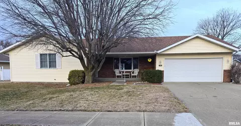 2110 Mariana Dr, Pekin, IL 61554