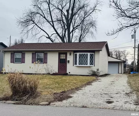 107 Oriental Dr, Washington, IL 61571