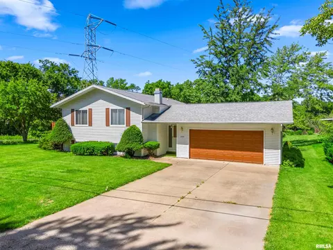220 S Pleasant Hill Rd, East Peoria, IL 61611