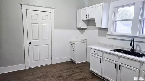 Entry Way - 683 Baxter Ct, Canton, IL 61520 photo 1 of 1