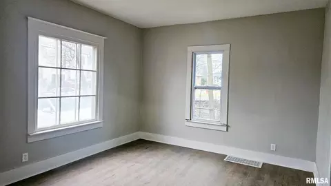 Living - 683 Baxter Ct, Canton, IL 61520 photo 1 of 2