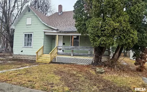 683 Baxter Ct, Canton, IL 61520