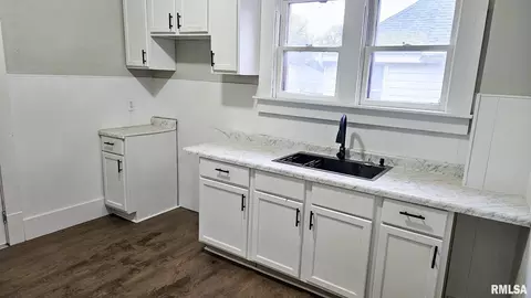Kitchen - 683 Baxter Ct, Canton, IL 61520 photo 1 of 1