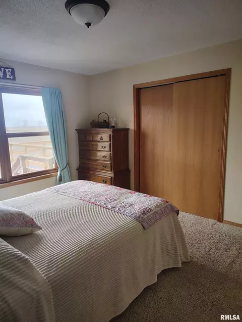 Bedroom - 15701 E Highway 9, Canton, IL 61520 photo 3 of 4