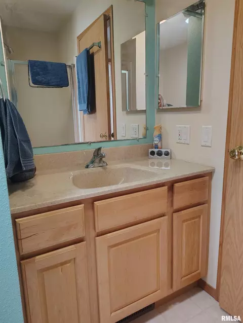 Bath - 15701 E Highway 9, Canton, IL 61520 photo 1 of 3