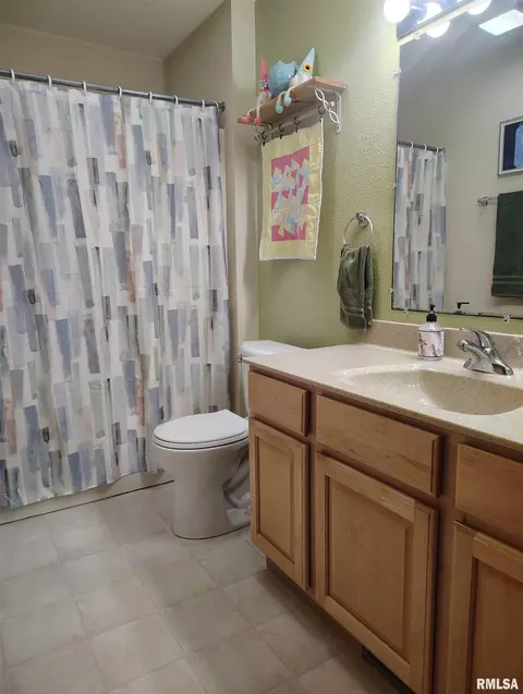 Bath - 15701 E Highway 9, Canton, IL 61520 photo 3 of 3
