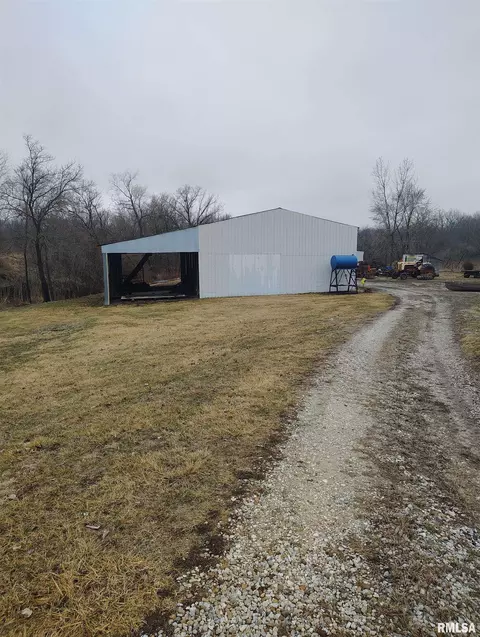 Exterior - 15701 E Highway 9, Canton, IL 61520 photo 6 of 11