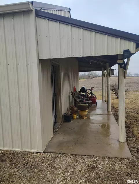 Exterior - 15701 E Highway 9, Canton, IL 61520 photo 5 of 11