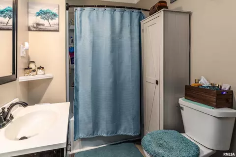 Bath - 1408 W Cherry St, Marion, IL 62959 photo 1 of 1