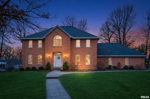 9711 N Cherrybark Ct, Peoria, IL 61615