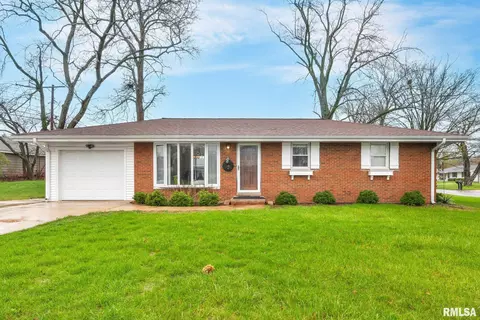 1827 W Winnebago Dr, Peoria, IL 61614