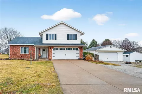 1009 Highland Ct, Metamora, IL 61548